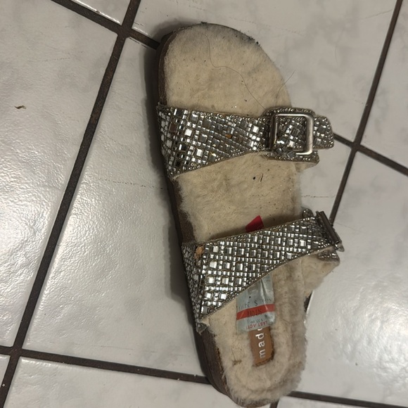 Steve Madden slippers fluffy fur rhinestones tones buckle non slip size 8 - Picture 3 of 4
